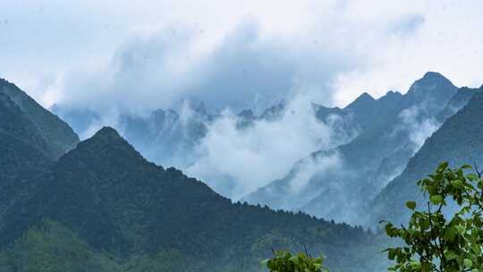 秦岭山脉云海云雾飘动