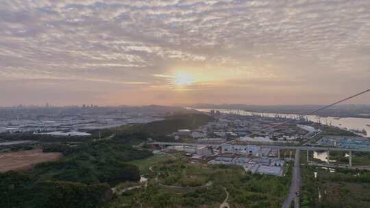 航拍长江落日晚霞轮船运输大桥码头吊装山峦