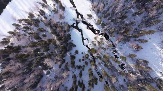 航拍新疆冬季喀纳斯神仙湾晨雾雪山森林雪景