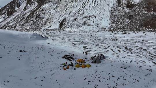 航拍四川岷山山脉主峰雪宝顶雪山登山大本营