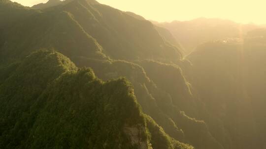 航拍山川峡谷丁达尔效应