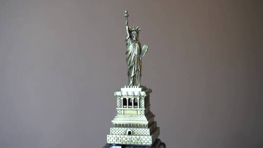 自由女神像的微型复制品
