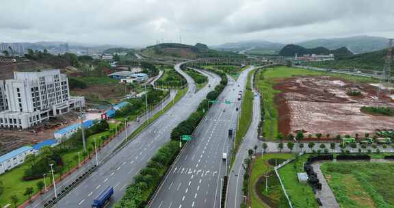 柳州柳东新区的高速公路立交桥