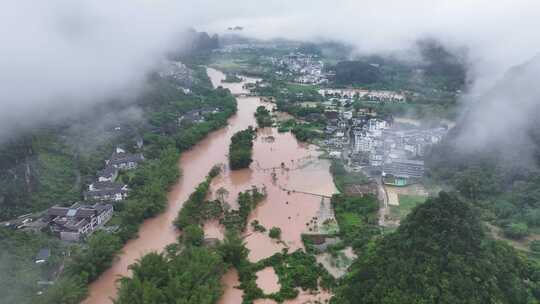 桂林阳朔暴雨漓江遇龙河河水暴涨