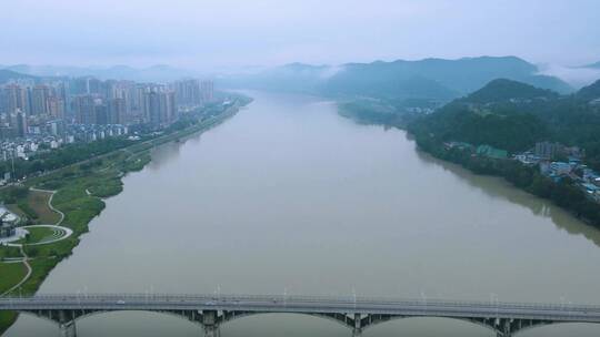 4K涪江大桥延时航拍山水城市空镜车流河山