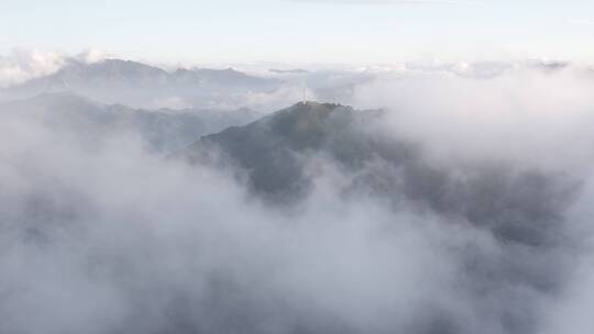 夏季雨后高山山脉山谷壮观大气云海航拍