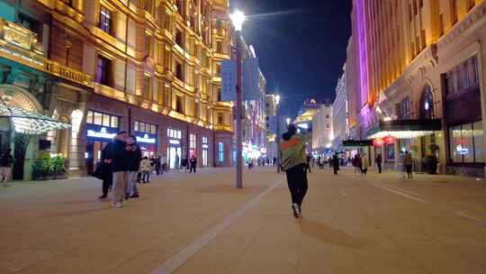 上海外滩夜晚南京路步行街夜景人流视频素材