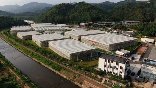 厂房依山傍水鸟瞰全景