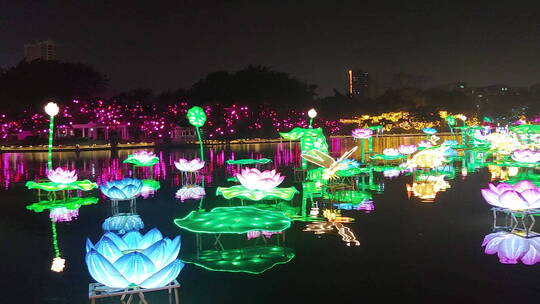 节日公园湖上花灯会