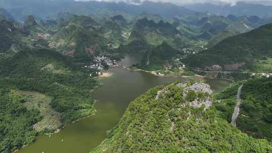 广西阳朔县新坪镇西塘自然风景区航拍湖泊