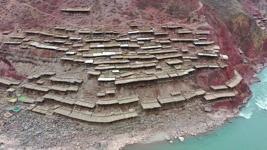 滇藏第一小镇芒康盐井，古老的工艺。