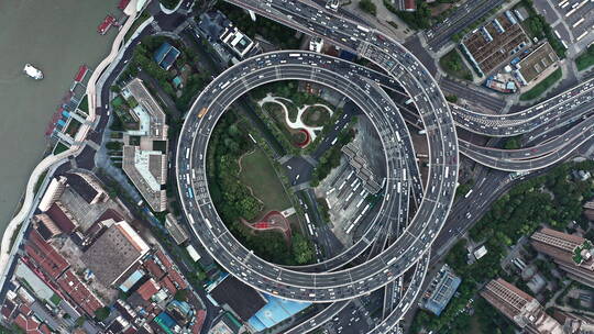 4K无人机拍摄上海南浦大桥全景交通车流