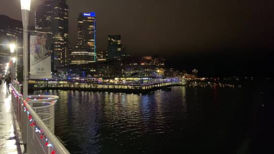 港口建筑物的夜景