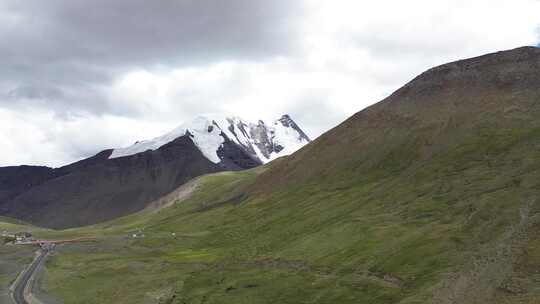 卡若拉冰川航拍风景