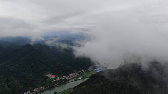 航拍青山绿水乌云特殊天气