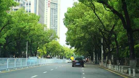 开车行驶在长沙道路第一视角城市驾驶汽车