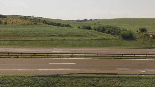 道路、汽车、卡车、栏杆