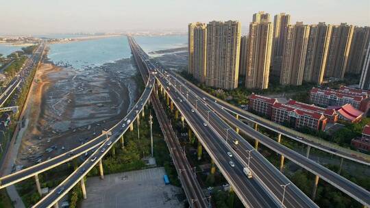 城市交通道路车水马龙