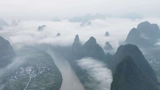 烟雨漓江桂林山水日出云海