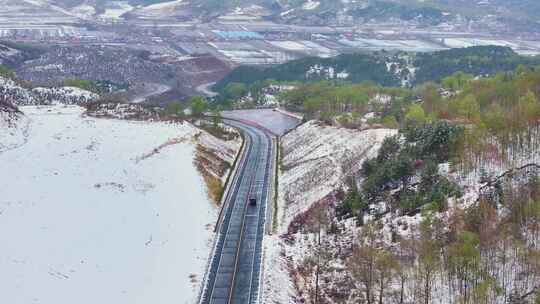 4k航拍车辆在雪中行驶