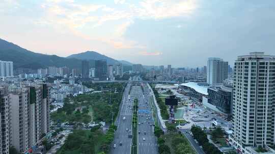 傍晚城市道路航拍城市交通车流多车道八车道视频素材模板下载