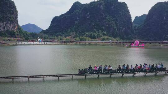 广东省清远古龙峡漂流景区