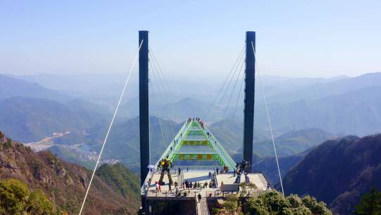 安吉云上草原高山旅游度假区A字型玻璃栈道