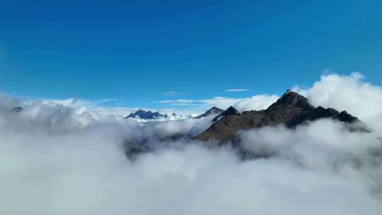 航拍四川阿坝小金巴朗山垭口云海群山风光