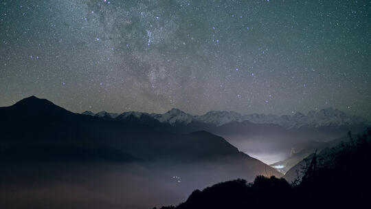 川西理县雪山峡谷星空延时