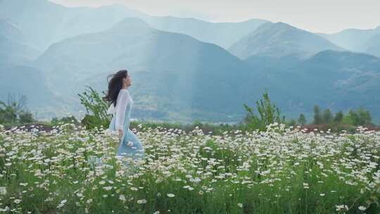 精品 ·花海里的少女