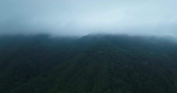 山雨欲来大山深处云雾航拍风景