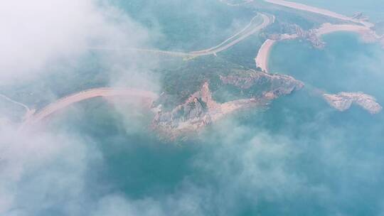 中国大连海边海岛平流雾云层大海礁石