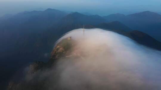 清晨云海日出云层山顶山林山峰云雾缭绕风景