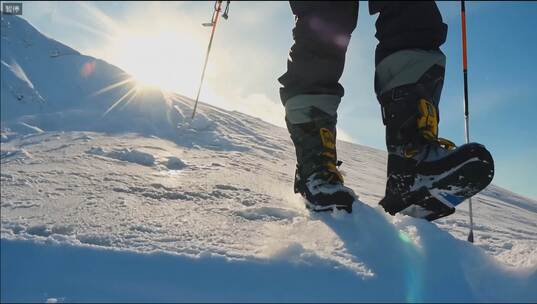 爬雪山 团队登山 登山运动员