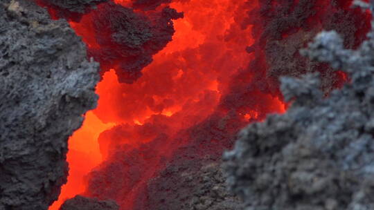 火山爆发喷射的岩浆视频素材模板下载