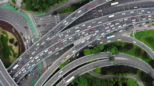 纵横交错高架桥交通繁忙高速公路