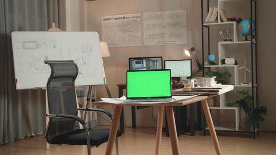 办公室里的绿屏笔记本电脑