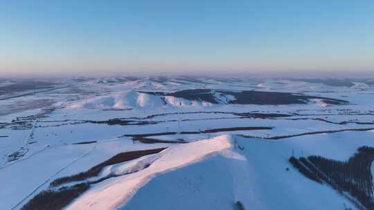 航拍极寒的低山丘陵雪原