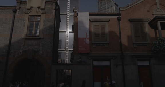 上海老建筑与现代建筑同框