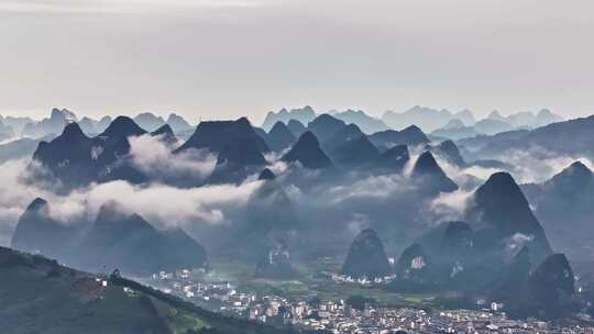 桂林喀斯特地貌阳朔风光雨后云海风光