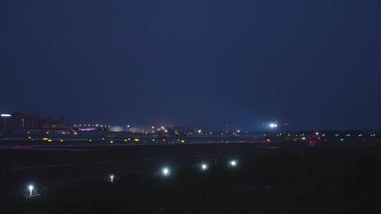 夜晚机场飞机降落-飞机起飞出发到达视频素材模板下载