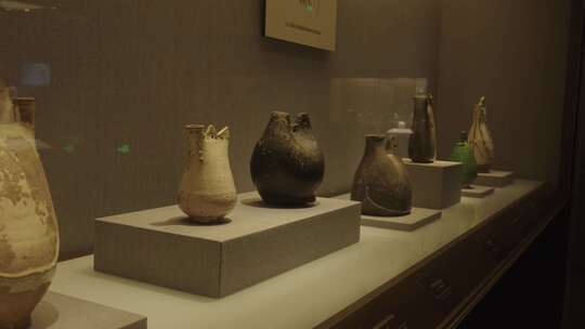 博物馆展示辽代多种瓷器