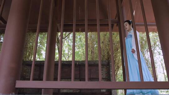 古装美女中国风汉服美女独自莫凭栏视频素材模板下载