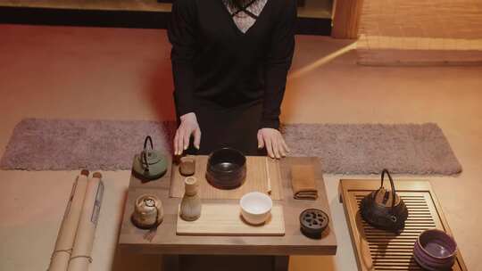 女子进行茶道表演