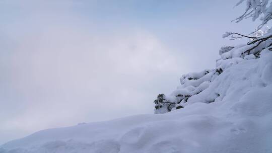 8K峨眉山山谷雪景云雾延时