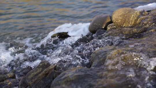 水 小溪 流动 河流 蜿蜒 清澈