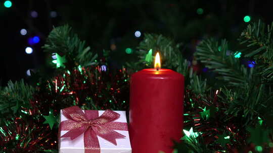 圣诞礼物和蜡烛