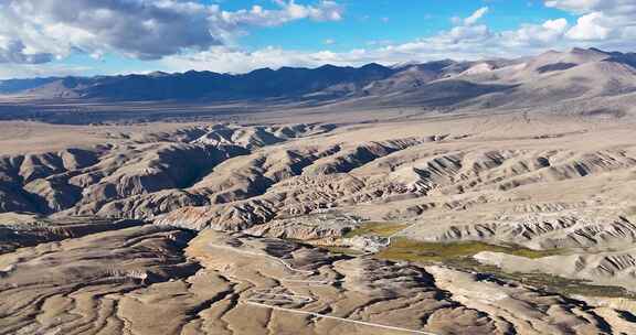 西藏札达土林黄沙漫天