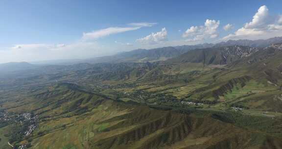 青海互助龙王山山峰蓝天白云草原航拍视频