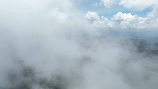 云雾穿梭风车发电群